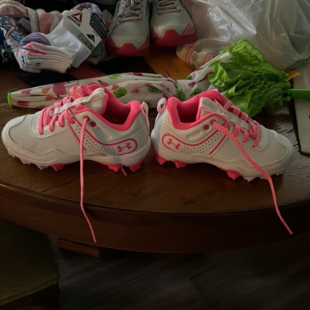 NWOT! Girls Under Armour t-ball cleats!